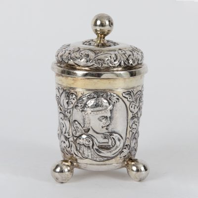 Los Nr. 254 Seltener Deckelbecher mit Reliefporträts, 19. Jahrhundert