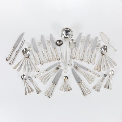 Los Nr. 281 59-tlg. Besteckkonvolut für bis zu 6 Personen mit Chippendale-Dekor, BSF, Bremen, 20. Jh.