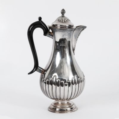 Los Nr. 293 Silberne Kaffeekanne, Charles Boyton & Son, London, England, 1899