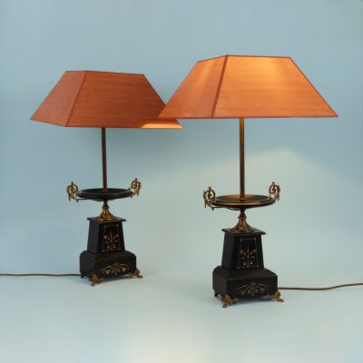 Los Nr. 323 Paar Lampen aus schwarzem Alabaster, goldener Bemalung und vergoldetem Messing, um 1900