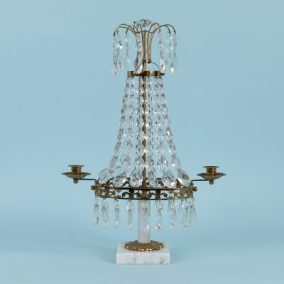 Los Nr. 334 Tischleuchter mit Kristallbehang, im gustavianischen Stil, Schweden, 20. Jh.