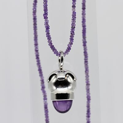 Los Nr. 034 Feines Collier mit Amethystanhänger, Goldschmiedearbeit, N. M., 21. Jh.