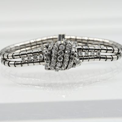 Los Nr. 044 Schmuckarmbanduhr mit 51 Brillanten und 14 Diamant-Baguettes, zus. ca. 3 ct, bezeichnet Gübelin, 50er Jahre