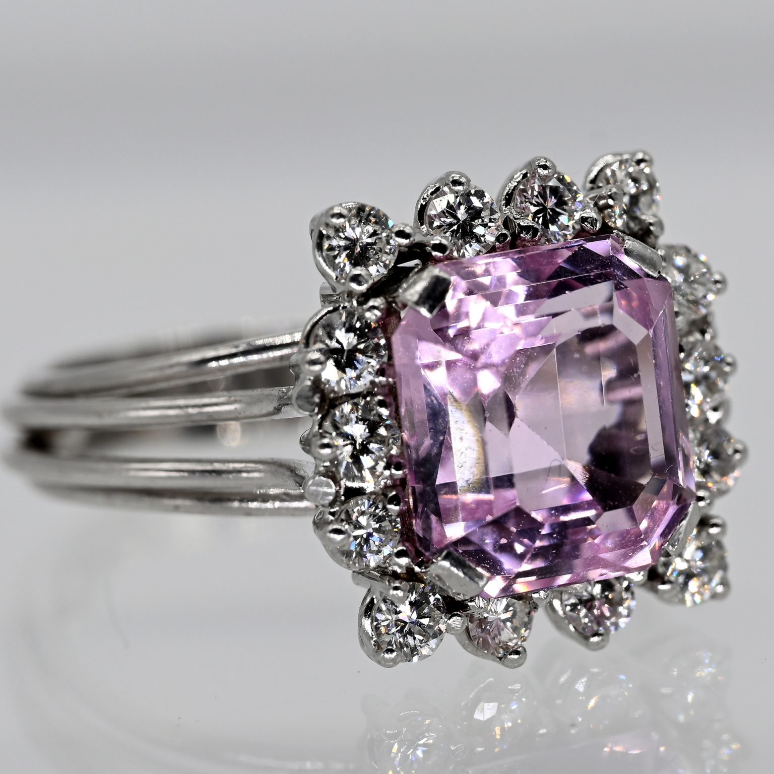 Fotos für Onlinekatalog zur 99. Auktion am  08.03.2026