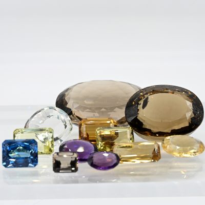 Los Nr. 063 12 verschiedene Farbsteine, zus. ca. 2199,75 ct