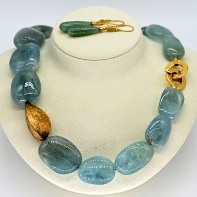 Los Nr. 075 Avantgardistisches Collier und Ohrgehänge mit Aquamarin, Goldschmiedearbeit, 21. Jh.