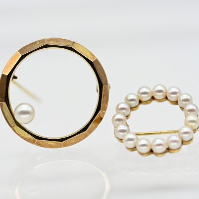 Los Nr. 078 2 verschiedene Nadeln mit Perlen und unterschiedlichen Goldlegierungen, 1960er Jahre