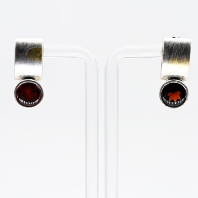 Los Nr. 086 Paar Ohrstecker mit hochfeinem Granat, Goldschmiedearbeit, N. M., 21. Jh.